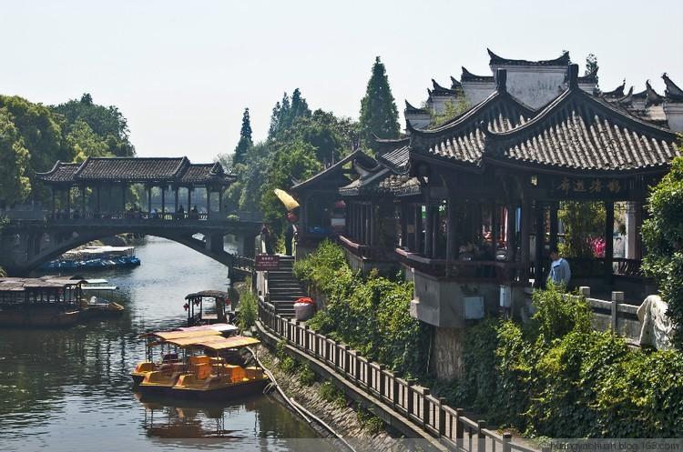 古墓丽影：崛起